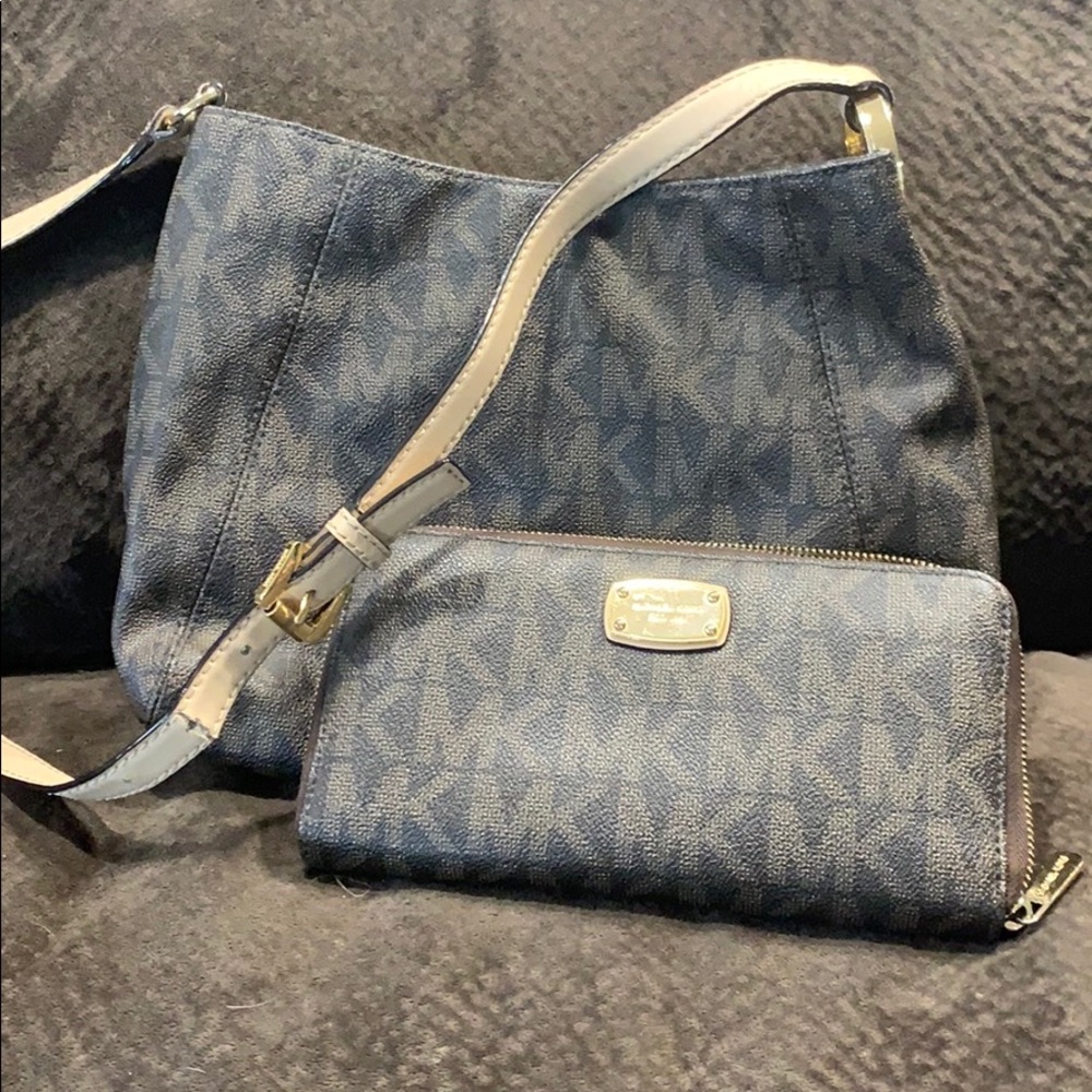 Michael Kor's crossbody purse and matching wallet